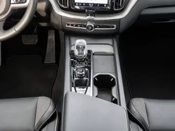 VOLVO XC60 T6 Twin Engine AWD R Design Plug-In Pano 36