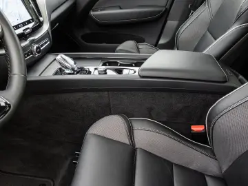 VOLVO XC60 T6 Twin Engine AWD R Design Plug-In Pano 36