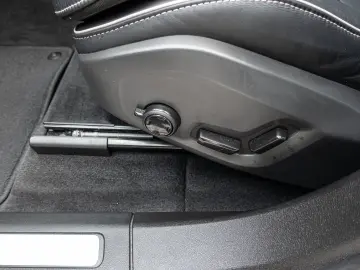 VOLVO XC60 T6 Twin Engine AWD R Design Plug-In Pano 36