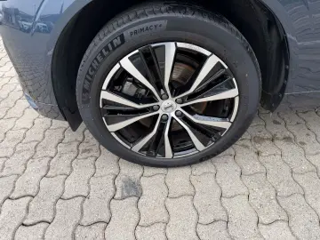 VOLVO XC60 B4 Ultimate Dark AWD HUD Leder Digitales Co