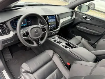 VOLVO XC60 B4 Ultimate Dark AWD HUD Leder Digitales Co