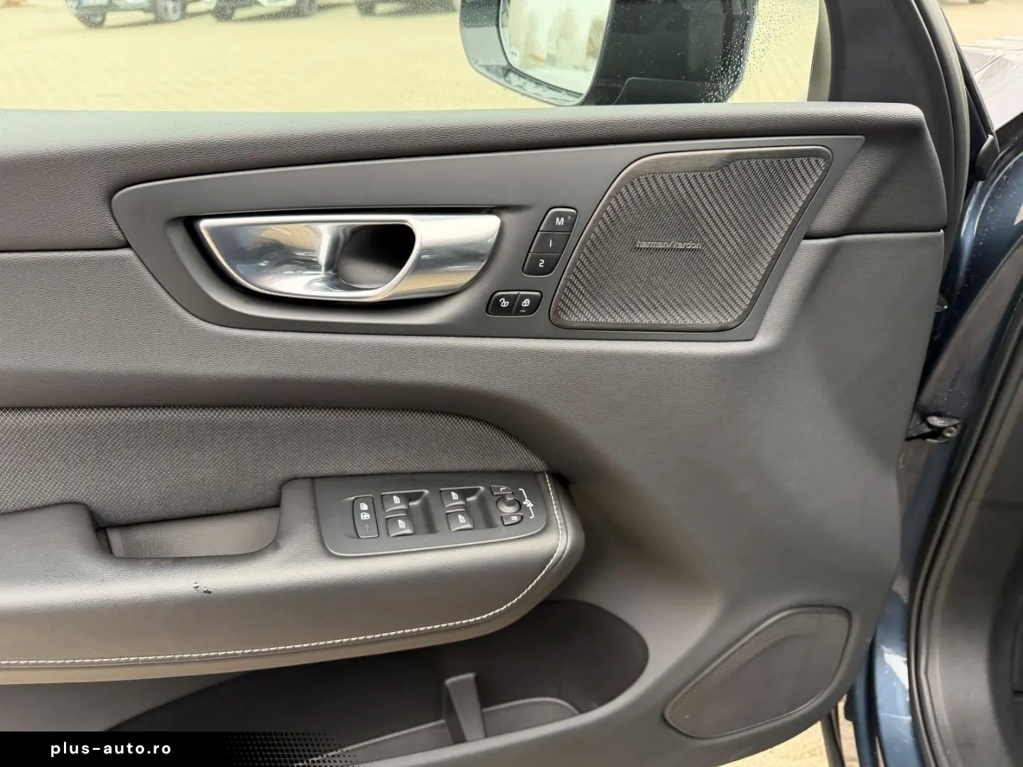 VOLVO XC60 B4 Ultimate Dark AWD HUD Leder Digitales Co