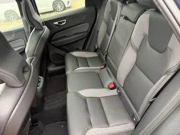 VOLVO XC60 B4 Ultimate Dark AWD HUD Leder Digitales Co