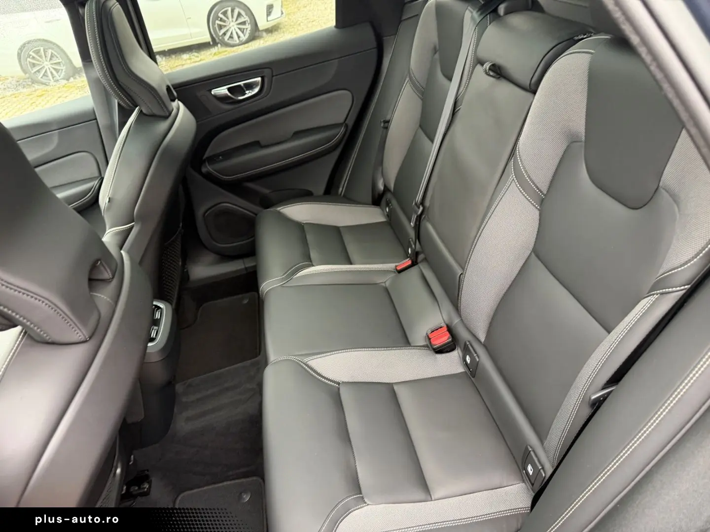 VOLVO XC60 B4 Ultimate Dark AWD HUD Leder Digitales Co