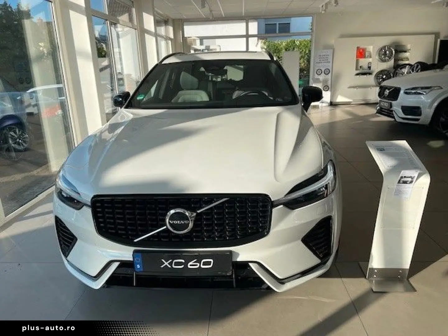 VOLVO XC 60 XC60 R Design Recharge Plug-In Hybrid AWD