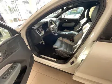 VOLVO XC 60 XC60 R Design Recharge Plug-In Hybrid AWD