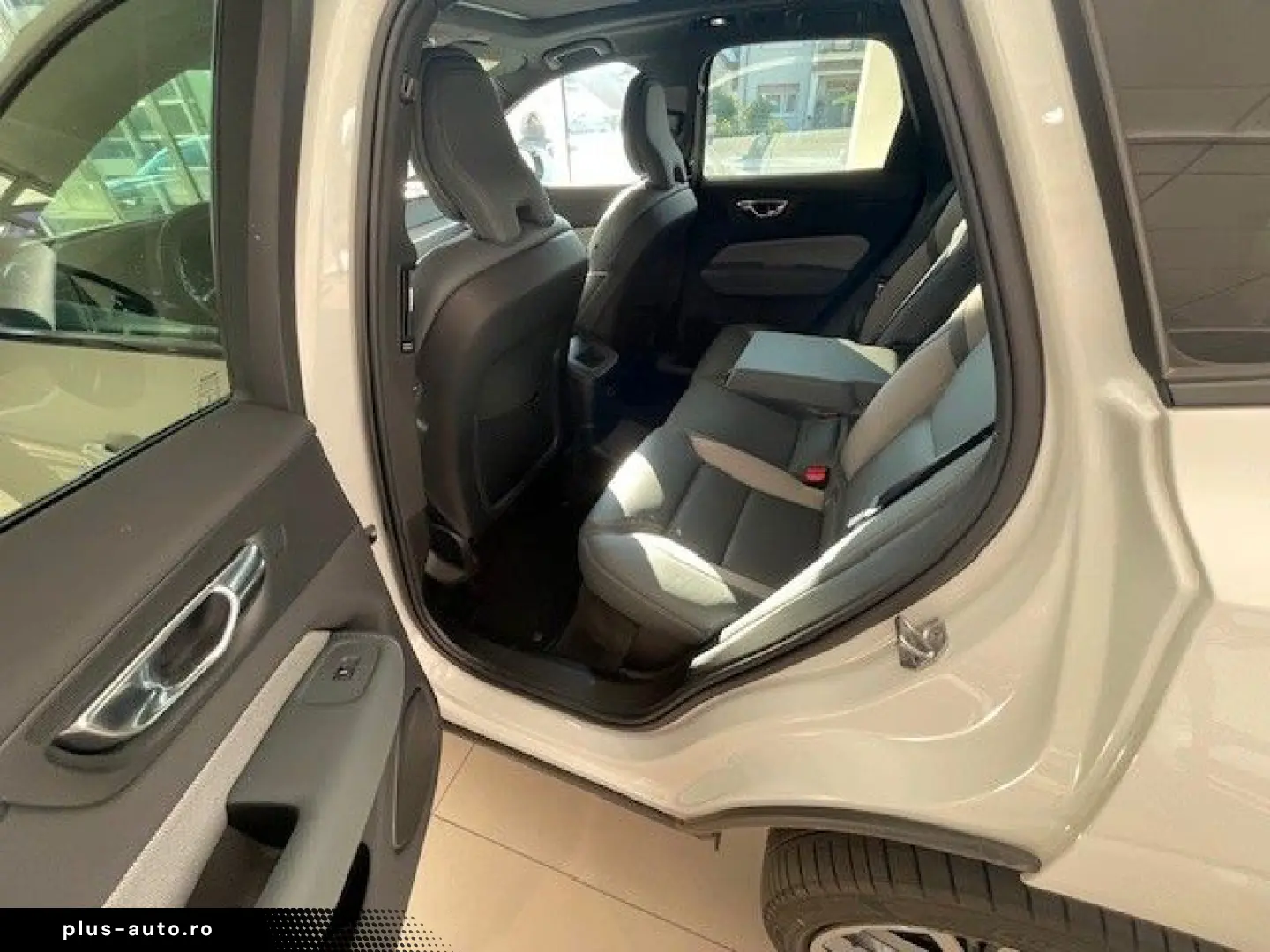 VOLVO XC 60 XC60 R Design Recharge Plug-In Hybrid AWD