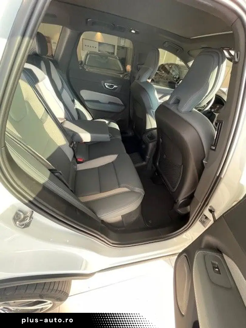 VOLVO XC 60 XC60 R Design Recharge Plug-In Hybrid AWD