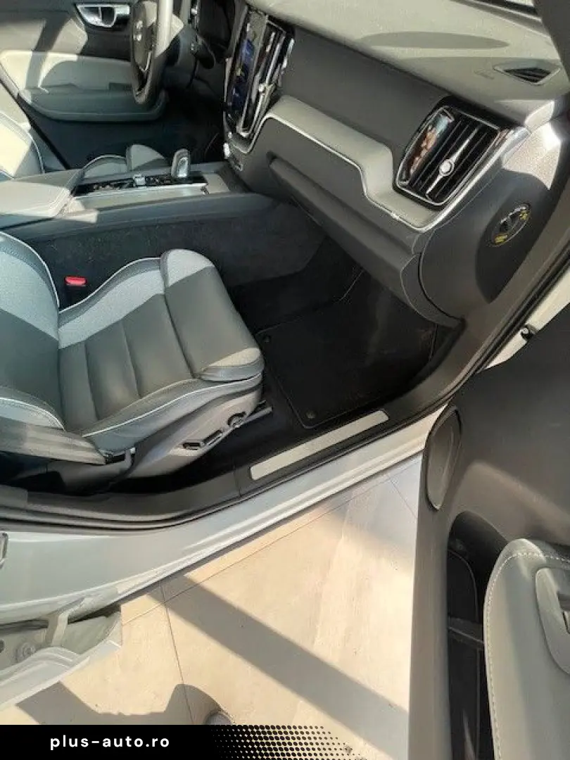 VOLVO XC 60 XC60 R Design Recharge Plug-In Hybrid AWD