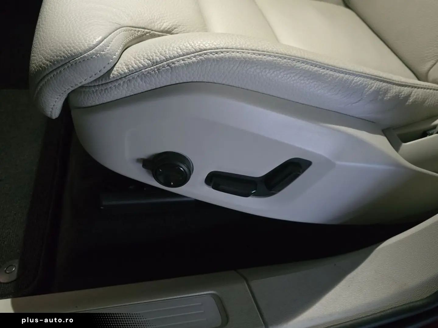 VOLVO XC60 B5 B AWD Core