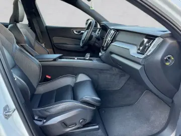 VOLVO XC60 R Design T6 21''LM AHK ACC Goog&hellip;