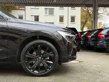 VOLVO XC60 B5 AWD Plus Black Edition He-Up PANO 360 AC