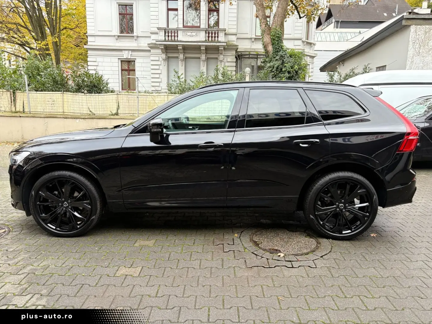 VOLVO XC60 B5 AWD Plus Black Edition He-Up PANO 360 AC