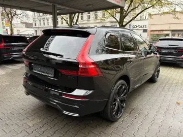 VOLVO XC60 B5 AWD Plus Black Edition He-Up PANO 360 AC