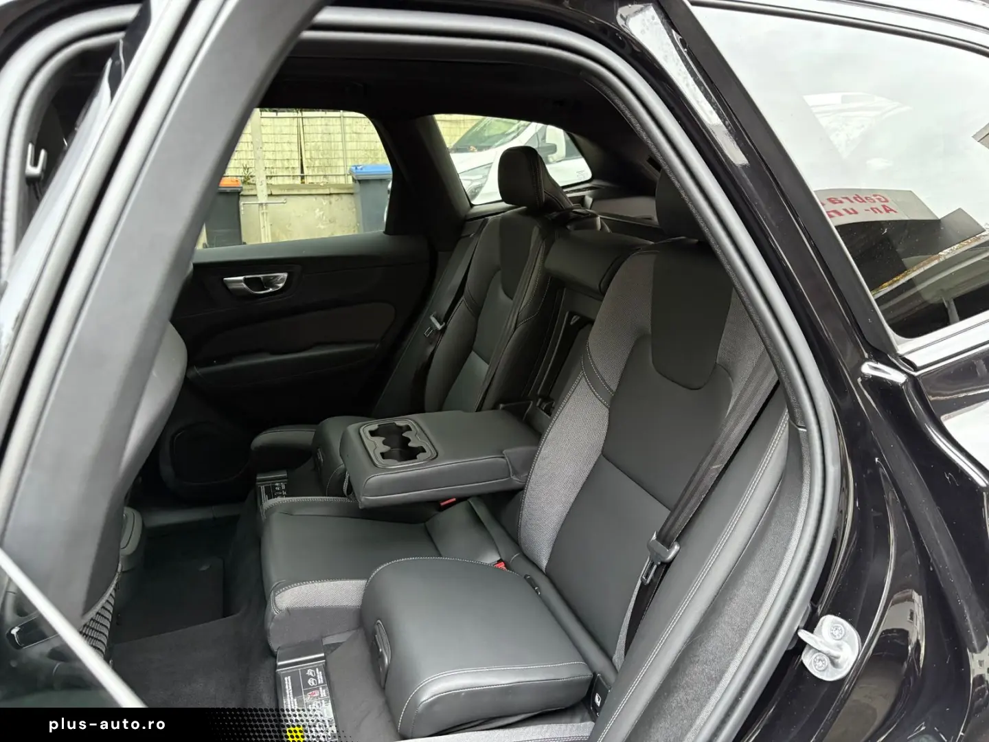 VOLVO XC60 B5 AWD Plus Black Edition He-Up PANO 360 AC