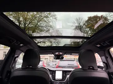 VOLVO XC60 B5 AWD Plus Black Edition He-Up PANO 360 AC