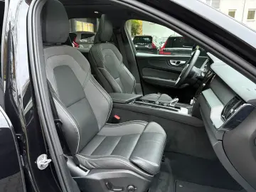 VOLVO XC60 B5 AWD Plus Black Edition He-Up PANO 360 AC