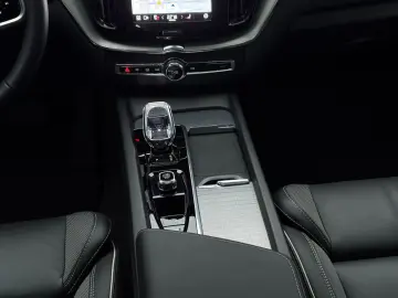 VOLVO XC60 B5 AWD Plus Black Edition He-Up PANO 360 AC