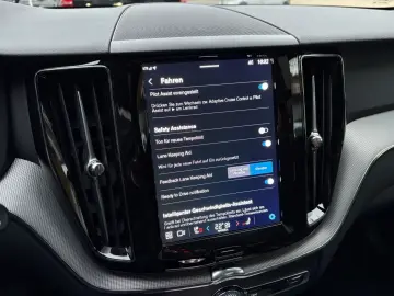 VOLVO XC60 B5 AWD Plus Black Edition He-Up PANO 360 AC