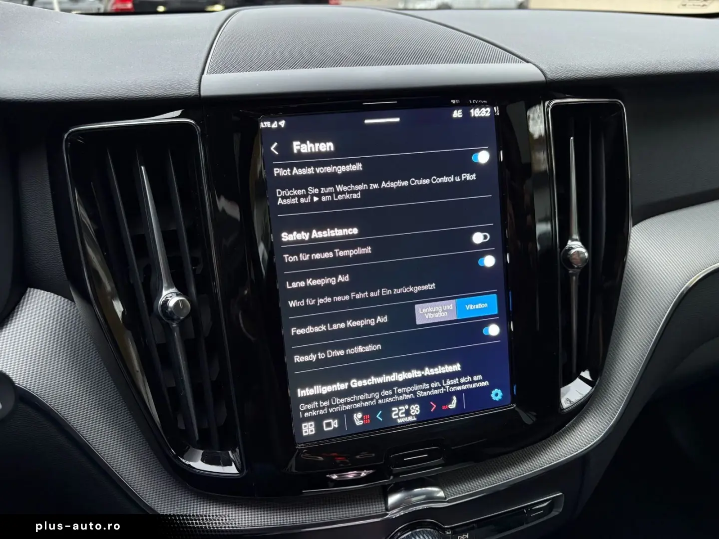 VOLVO XC60 B5 AWD Plus Black Edition He-Up PANO 360 AC