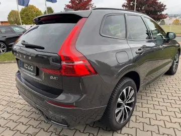 VOLVO XC60 B4 D AWD Plus Dark