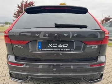 VOLVO XC60 B4 D AWD Plus Dark