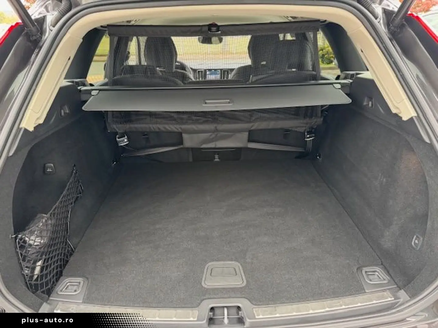 VOLVO XC60 B4 D AWD Plus Dark