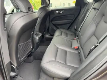 VOLVO XC60 B4 D AWD Plus Dark