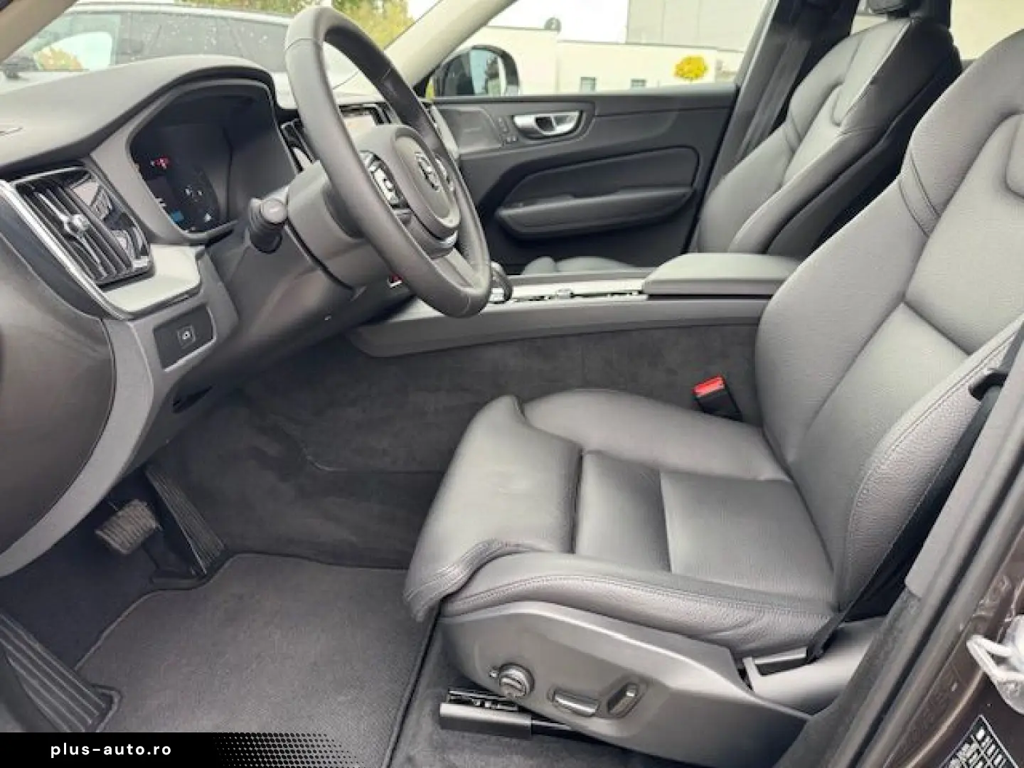 VOLVO XC60 B4 D AWD Plus Dark