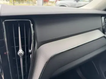 VOLVO XC60 B4 D AWD Plus Dark