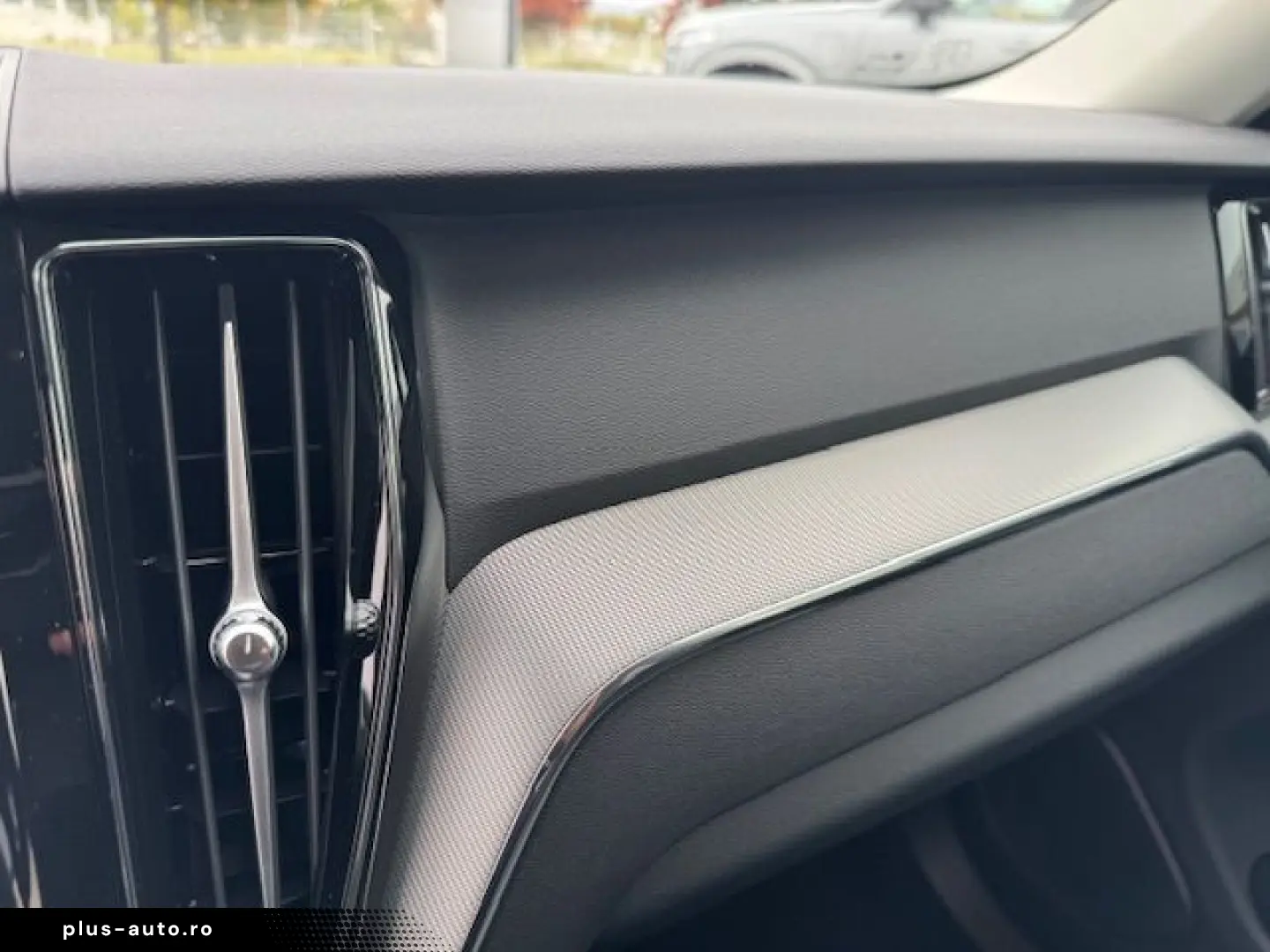 VOLVO XC60 B4 D AWD Plus Dark