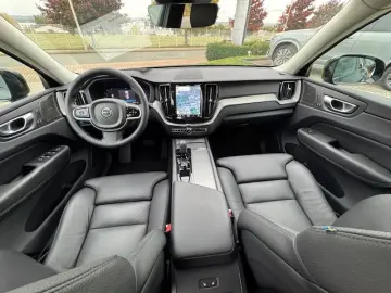 VOLVO XC60 B4 D AWD Plus Dark