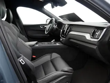 VOLVO XC60 B4 Plus Dark H K HGSD FACEL. STANDHZ LED