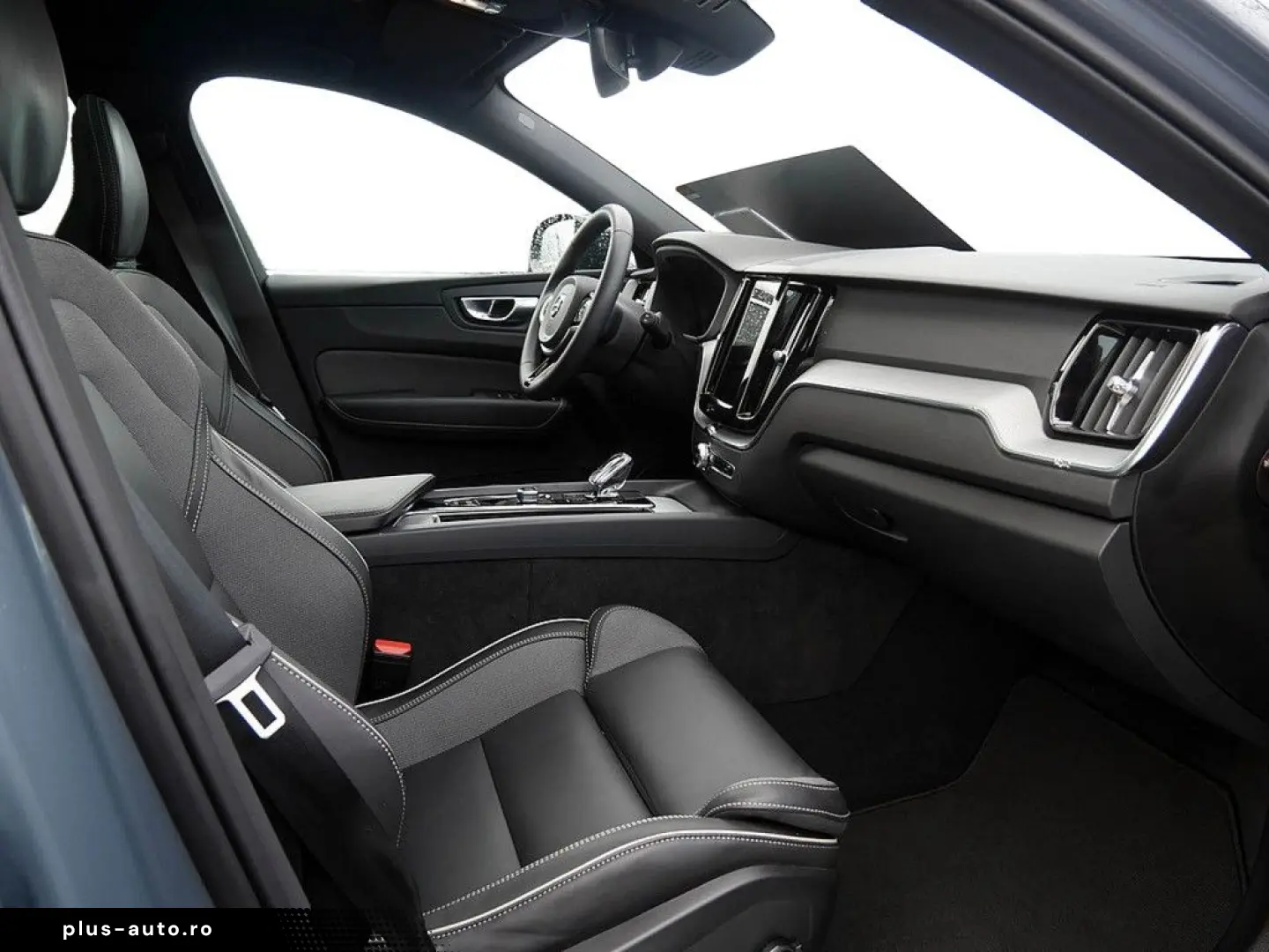 VOLVO XC60 B4 Plus Dark H K HGSD FACEL. STANDHZ LED