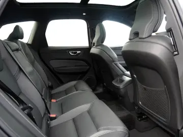 VOLVO XC60 B4 Plus Dark H K HGSD FACEL. STANDHZ LED