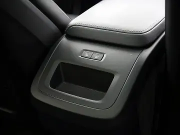 VOLVO XC60 B4 Plus Dark H K HGSD FACEL. STANDHZ LED