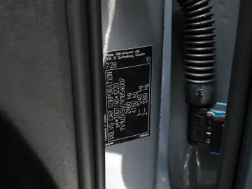 VOLVO XC60 B4 Plus Dark H K HGSD FACEL. STANDHZ LED