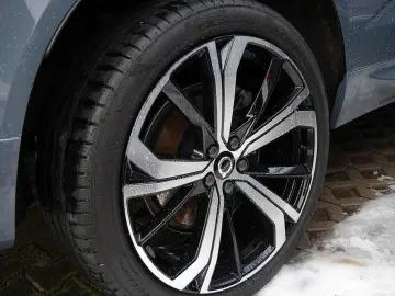 VOLVO XC60 B4 Plus Dark H K HGSD FACEL. STANDHZ LED