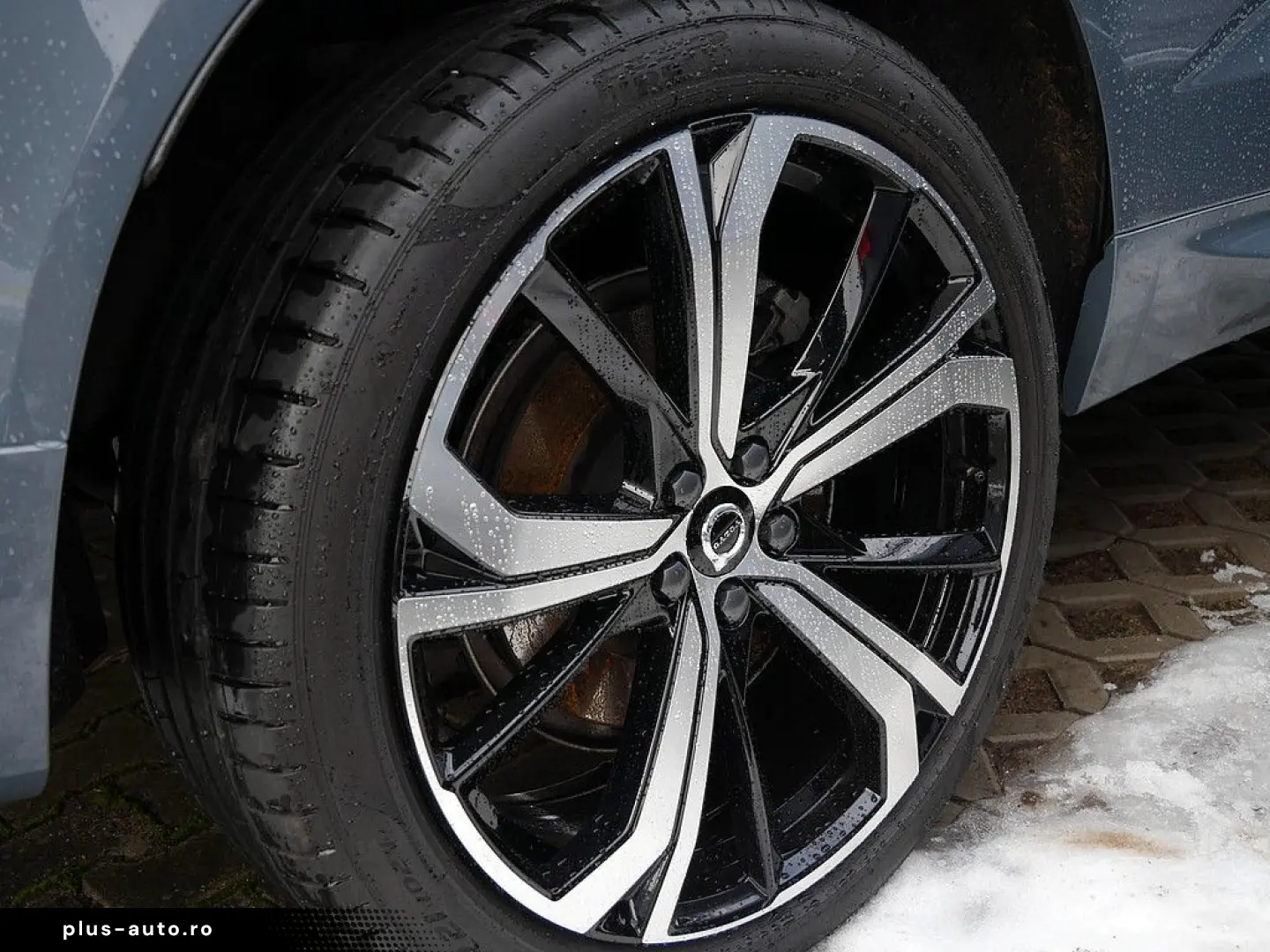 VOLVO XC60 B4 Plus Dark H K HGSD FACEL. STANDHZ LED