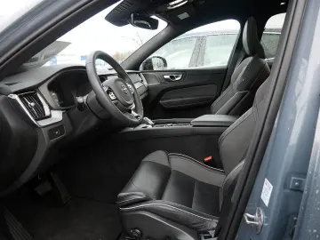 VOLVO XC60 B4 Plus Dark H K HGSD FACEL. STANDHZ LED