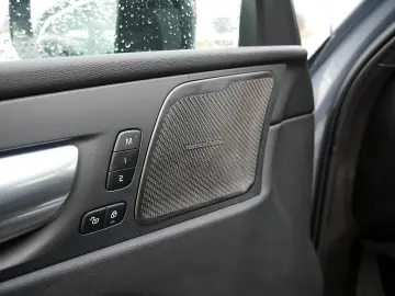 VOLVO XC60 B4 Plus Dark H K HGSD FACEL. STANDHZ LED