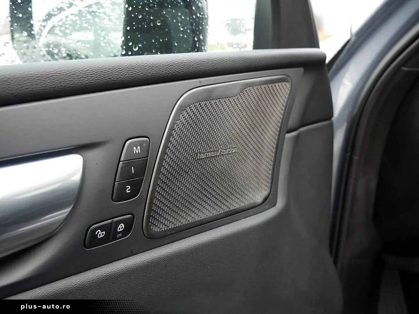 VOLVO XC60 B4 Plus Dark H K HGSD FACEL. STANDHZ LED