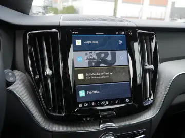 VOLVO XC60 B4 Plus Dark H K HGSD FACEL. STANDHZ LED