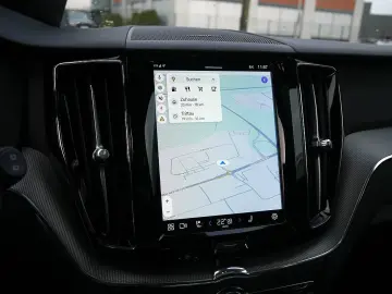 VOLVO XC60 B4 Plus Dark H K HGSD FACEL. STANDHZ LED