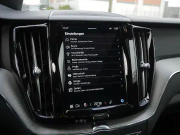 VOLVO XC60 B4 Plus Dark H K HGSD FACEL. STANDHZ LED