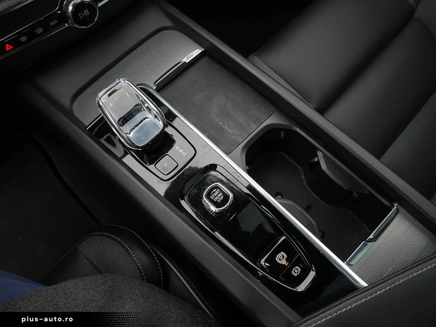 VOLVO XC60 B4 Plus Dark H K HGSD FACEL. STANDHZ LED