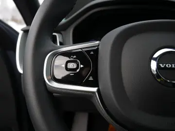 VOLVO XC60 B4 Plus Dark H K HGSD FACEL. STANDHZ LED