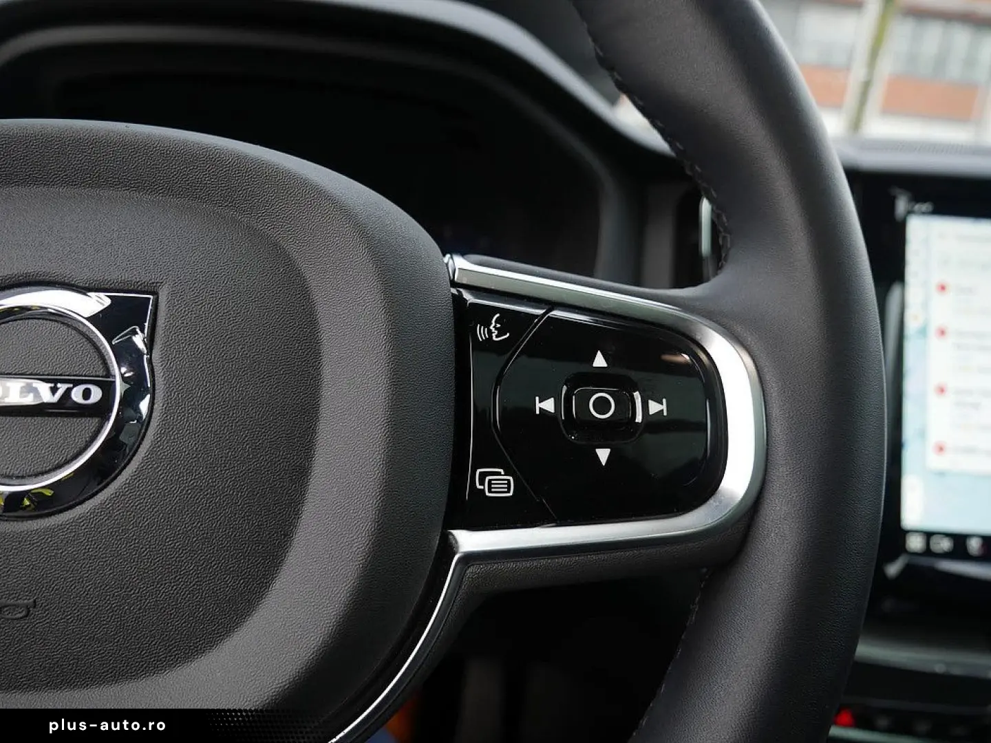 VOLVO XC60 B4 Plus Dark H K HGSD FACEL. STANDHZ LED