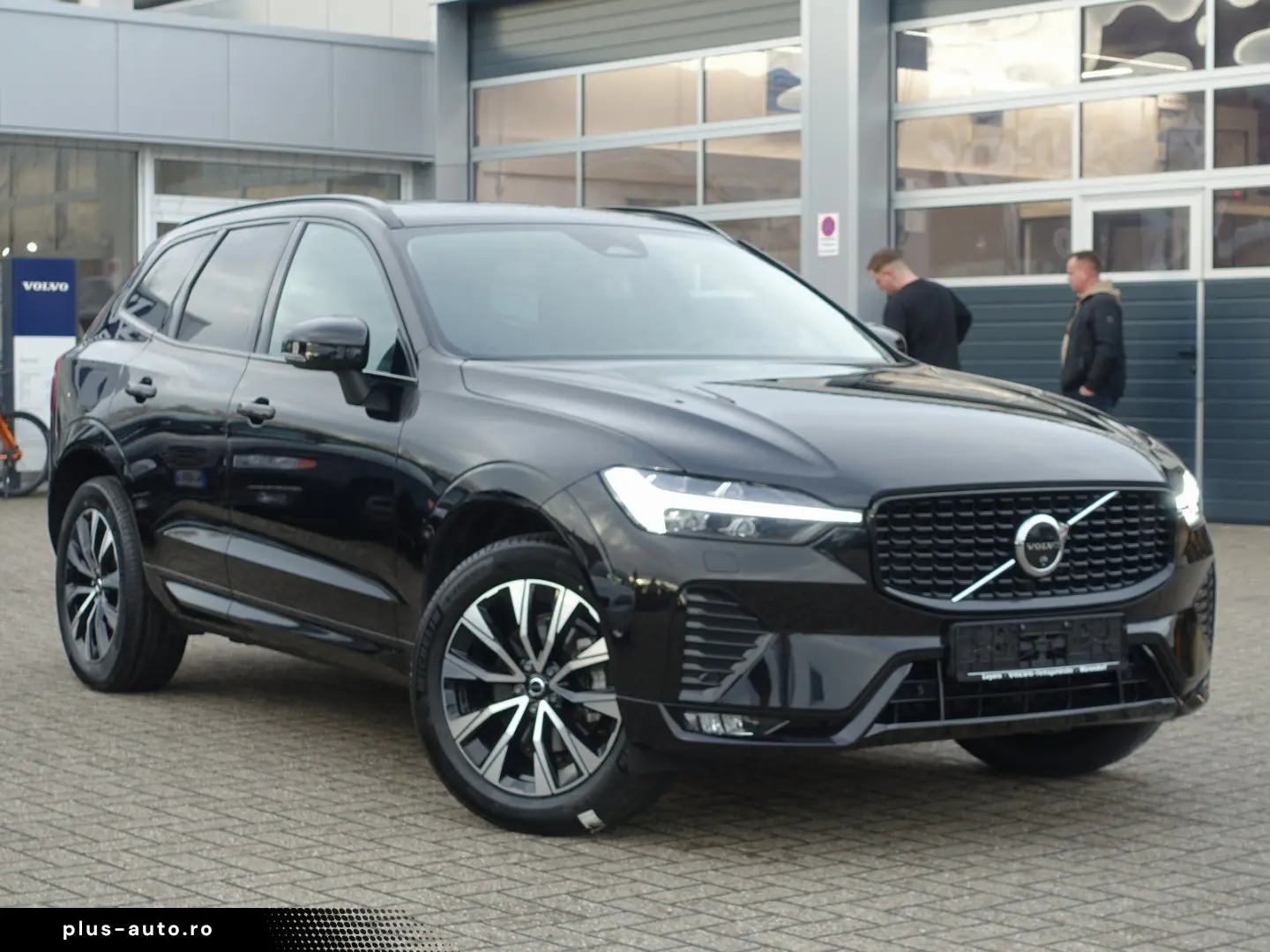 VOLVO XC60 Plus Dark B5 AWD Mild-Hybrid  360 Cam Pano.