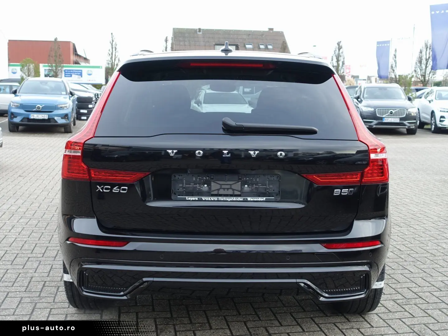 VOLVO XC60 Plus Dark B5 AWD Mild-Hybrid  360 Cam Pano.